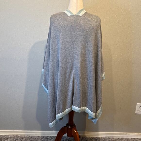 Chico's gray blue and white cashmere blend  Tipped ruana wrap Sz L/XL - Picture 3 of 9